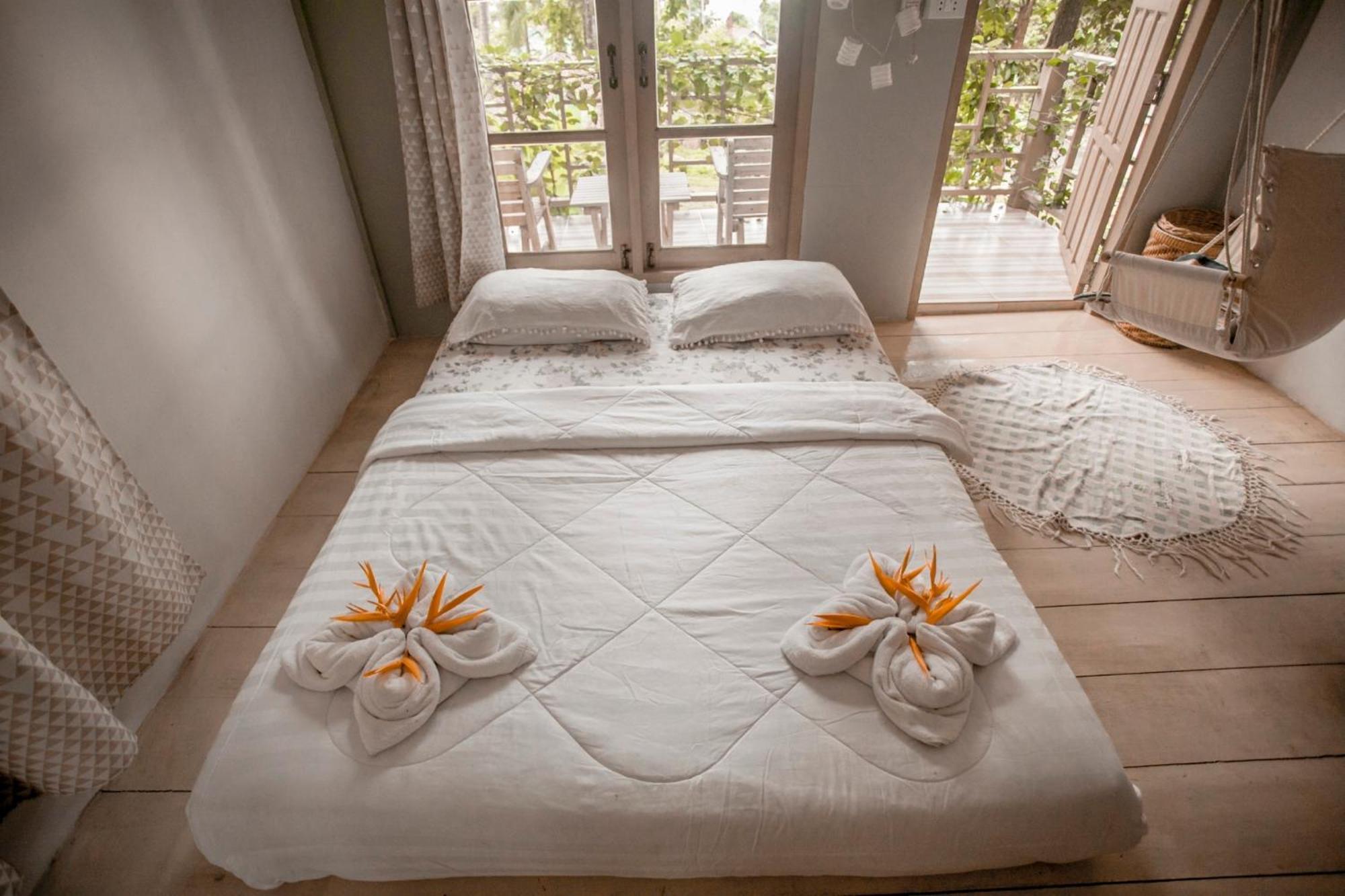 Cozy Huts Hotel Trat Szoba fotó